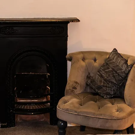 Деревянный коттедж The At Carlton Tavern Free Parking