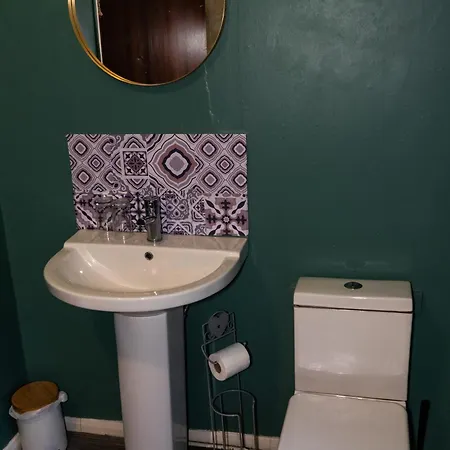 The At Carlton Tavern Free Parking Деревянный коттедж *