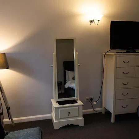 The At Carlton Tavern Free Parking Lodge