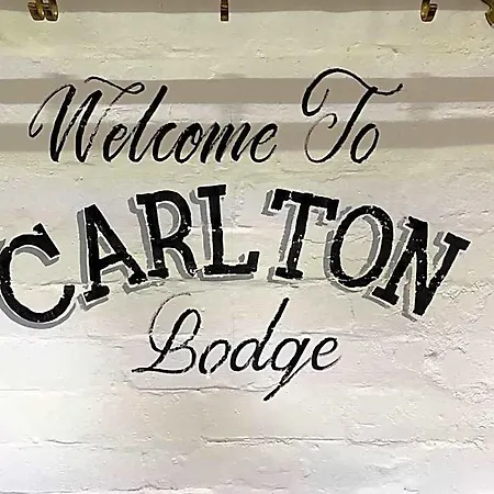 The At Carlton Tavern Free Parking Lodge