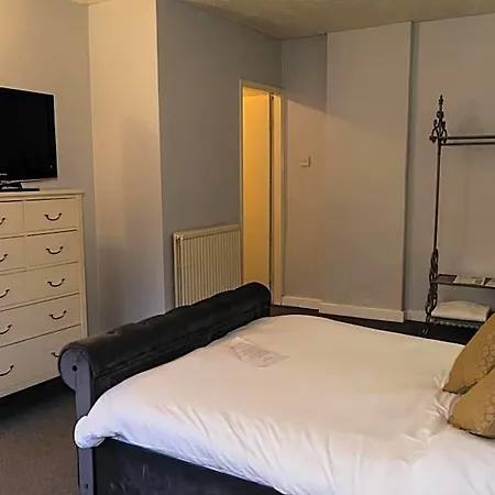 Lodge The At Carlton Tavern Free Parking