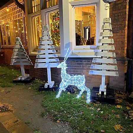 Lodge The At Carlton Tavern Free Parking *