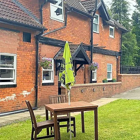 The At Carlton Tavern Free Parking *