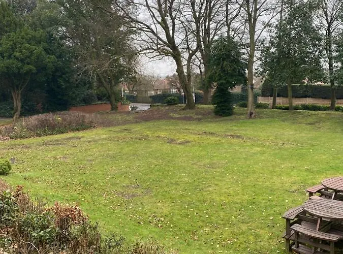 The At Carlton Tavern Free Parking