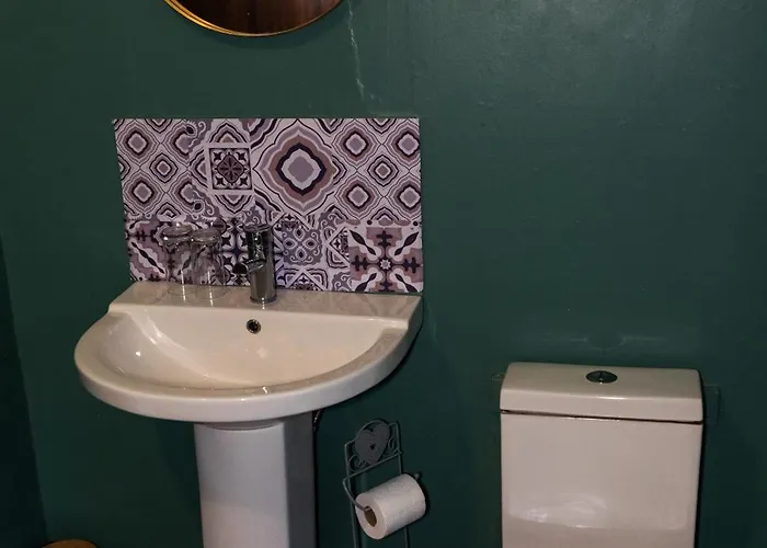 The At Carlton Tavern Free Parking Lodge *