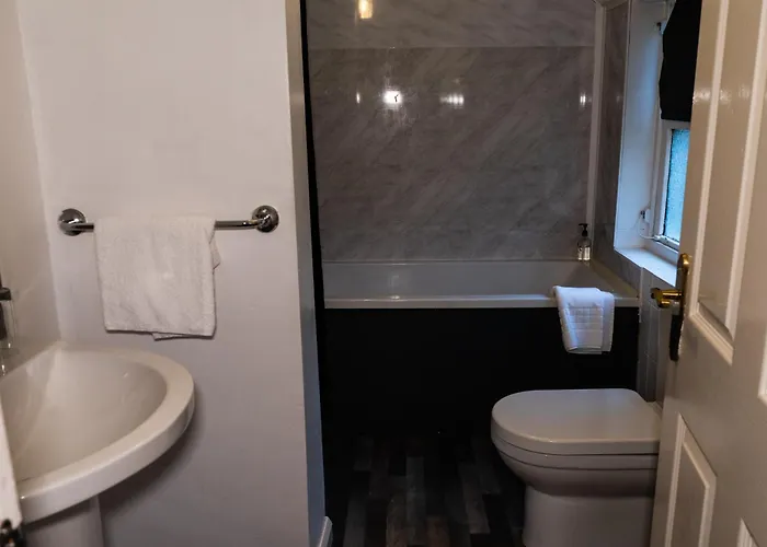 The At Carlton Tavern Free Parking *