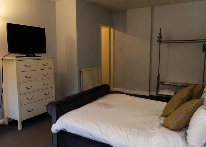 Lodge The At Carlton Tavern Free Parking *