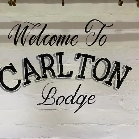 Деревянный коттедж The At Carlton Tavern Free Parking *