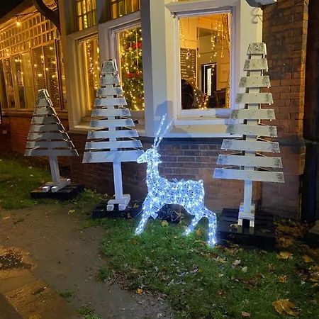 The At Carlton Tavern Free Parking Деревянный коттедж *