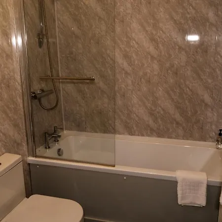 The At Carlton Tavern Free Parking بيت خشبي يورك