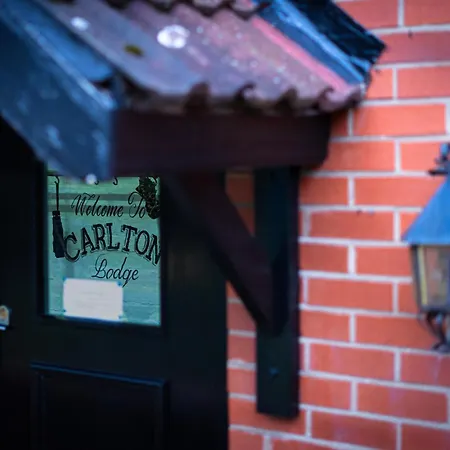 Деревянный коттедж The At Carlton Tavern Free Parking *