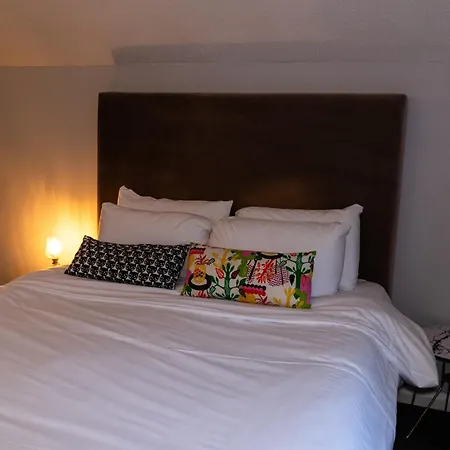 Lodge The At Carlton Tavern Free Parking *