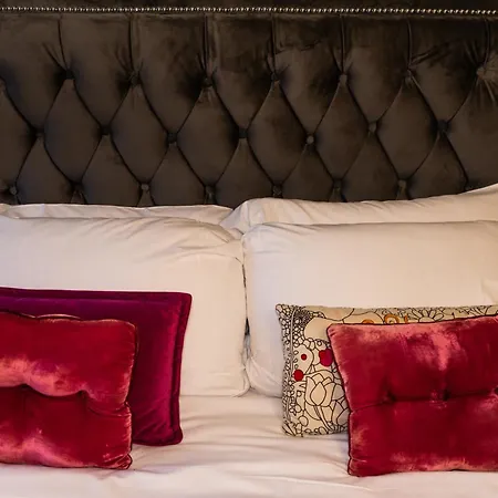 بيت خشبي The At Carlton Tavern Free Parking يورك