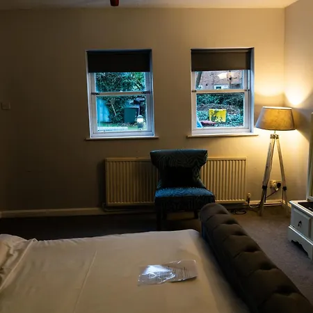 The At Carlton Tavern Free Parking * يورك